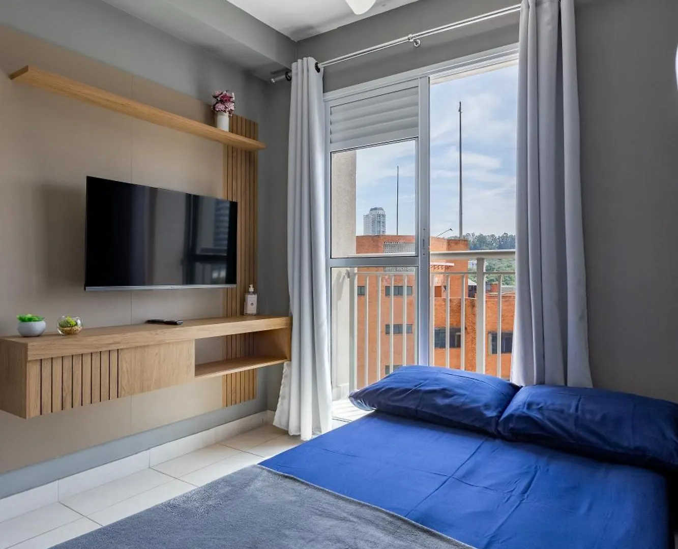 Apartamento Ape 707 B Com Varanda São Paulo Brasil
